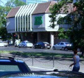 Na czerwonym stanęli.