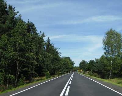 Taką drogą przyjemnie jechać.