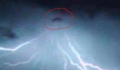 UFO w czasie burzy